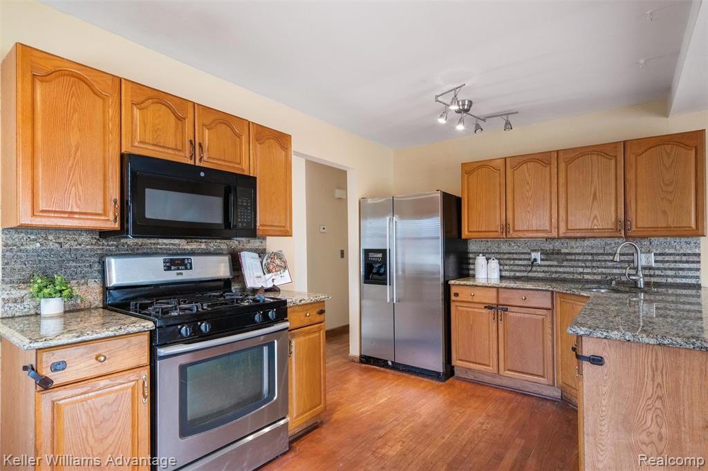 44528 WHITMAN Avenue, Canton, MI 48187 — Photo 7