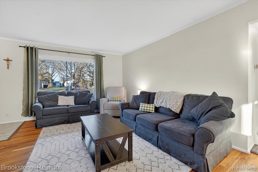 6227 McKenzie Drive, Flint, MI 48507 — Photo 8