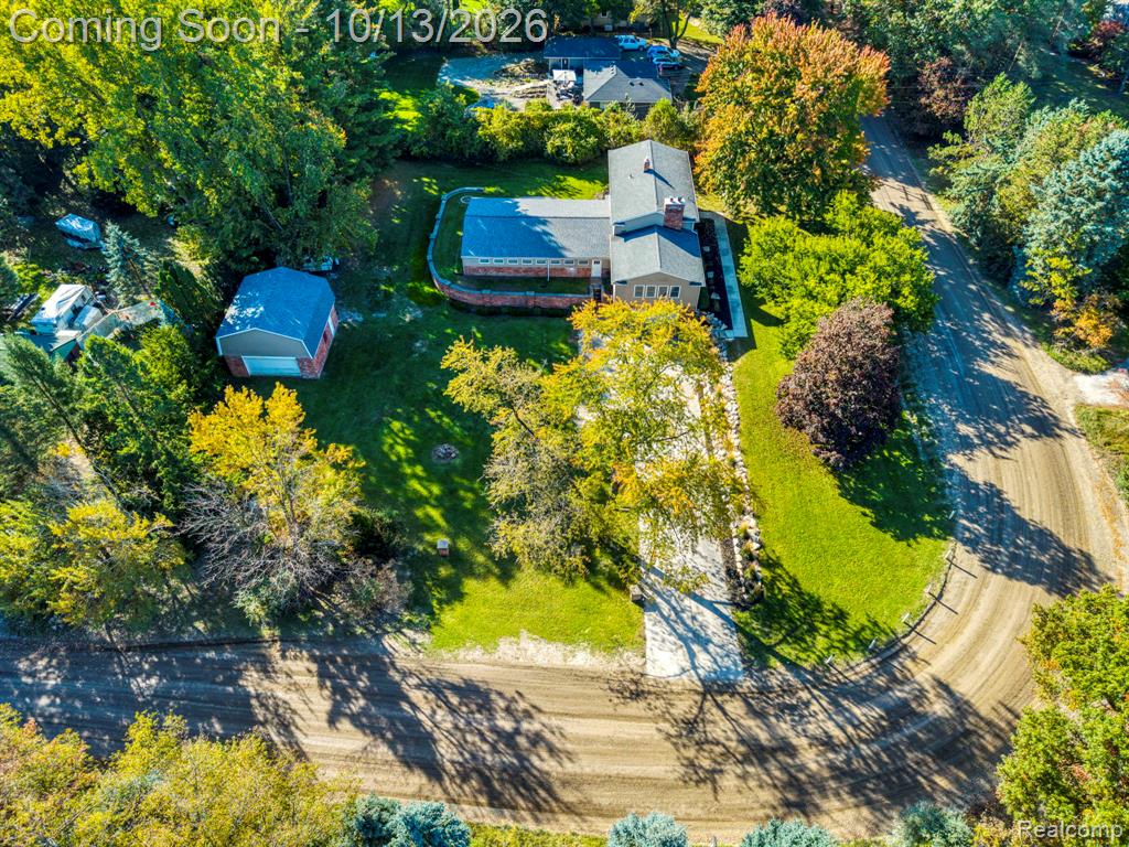 852 E Gunn Road, Rochester, MI 48306