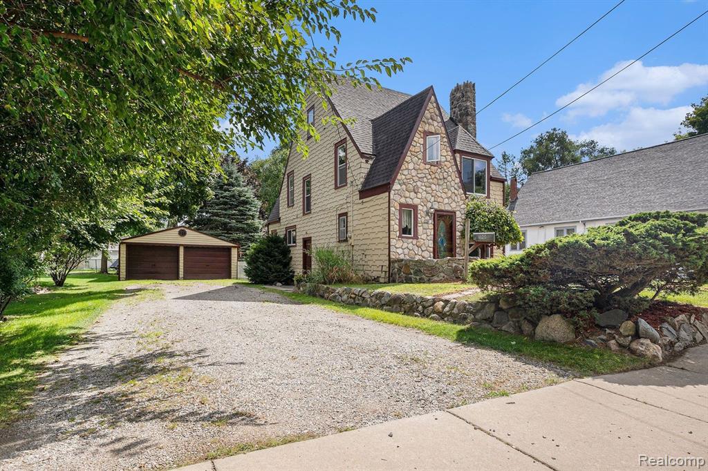 110 LAKE Street, Holly, MI 48442 — Photo 23