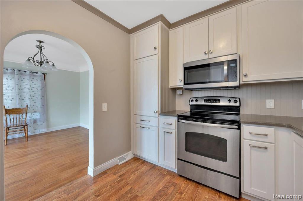 10352 HEGEL Road, Goodrich Vlg, MI — Photo 9