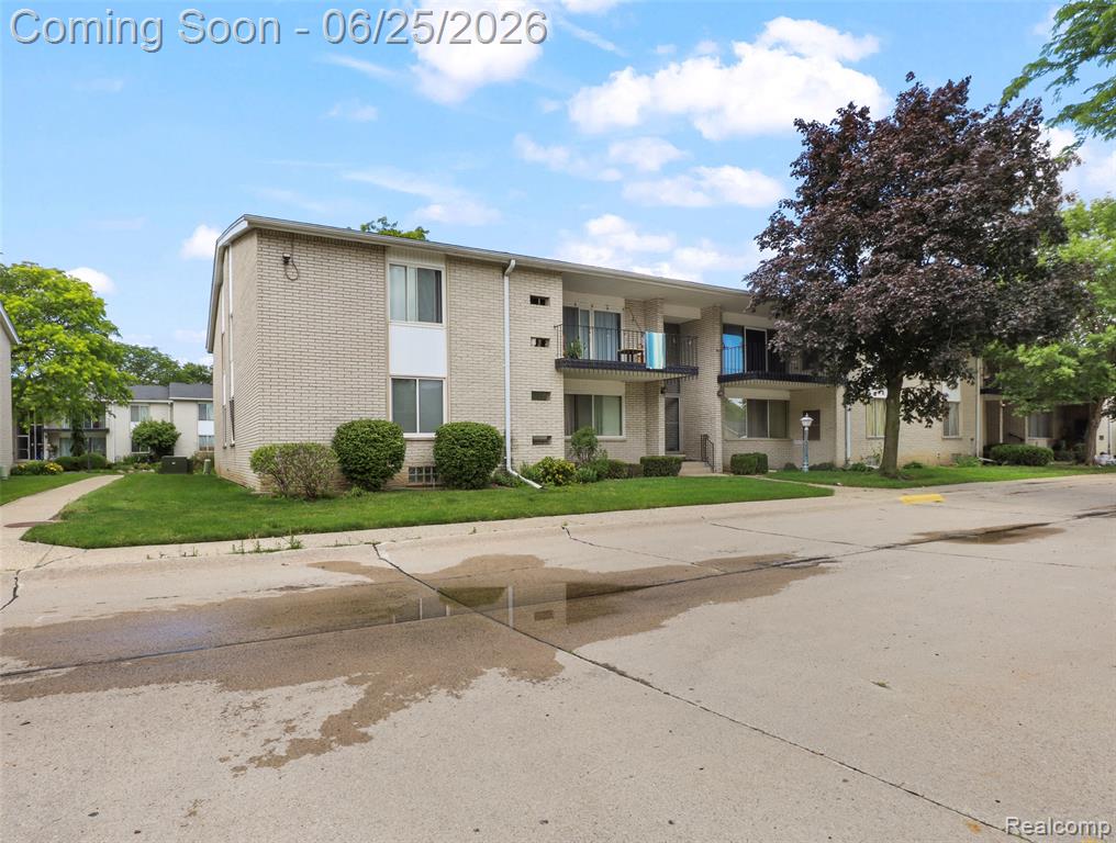 8577 Kennedy Circle, Warren, MI 48093 — Photo 2