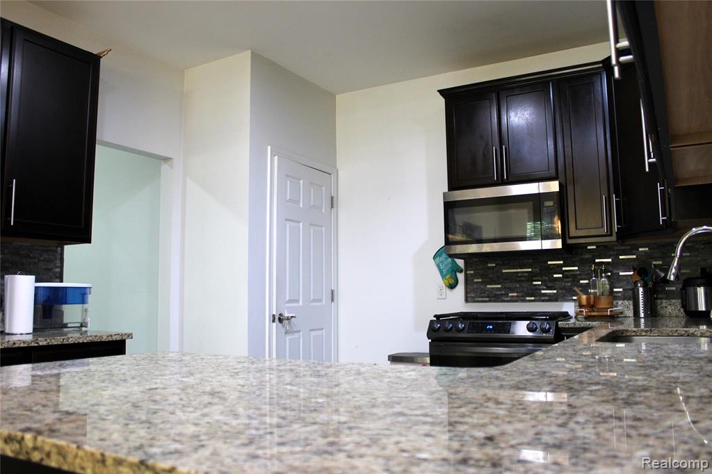 41582 Mitchell Road, Novi, MI — Photo 14
