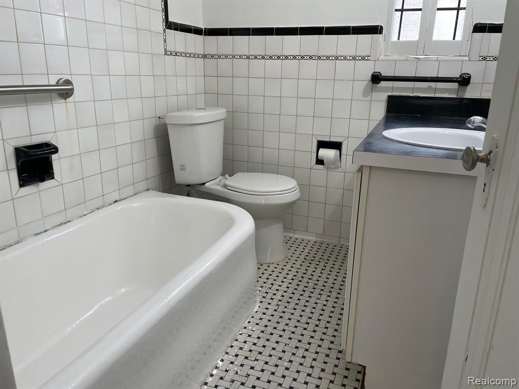 9241 MANISTIQUE Street, Detroit, MI 48224 — Photo 9
