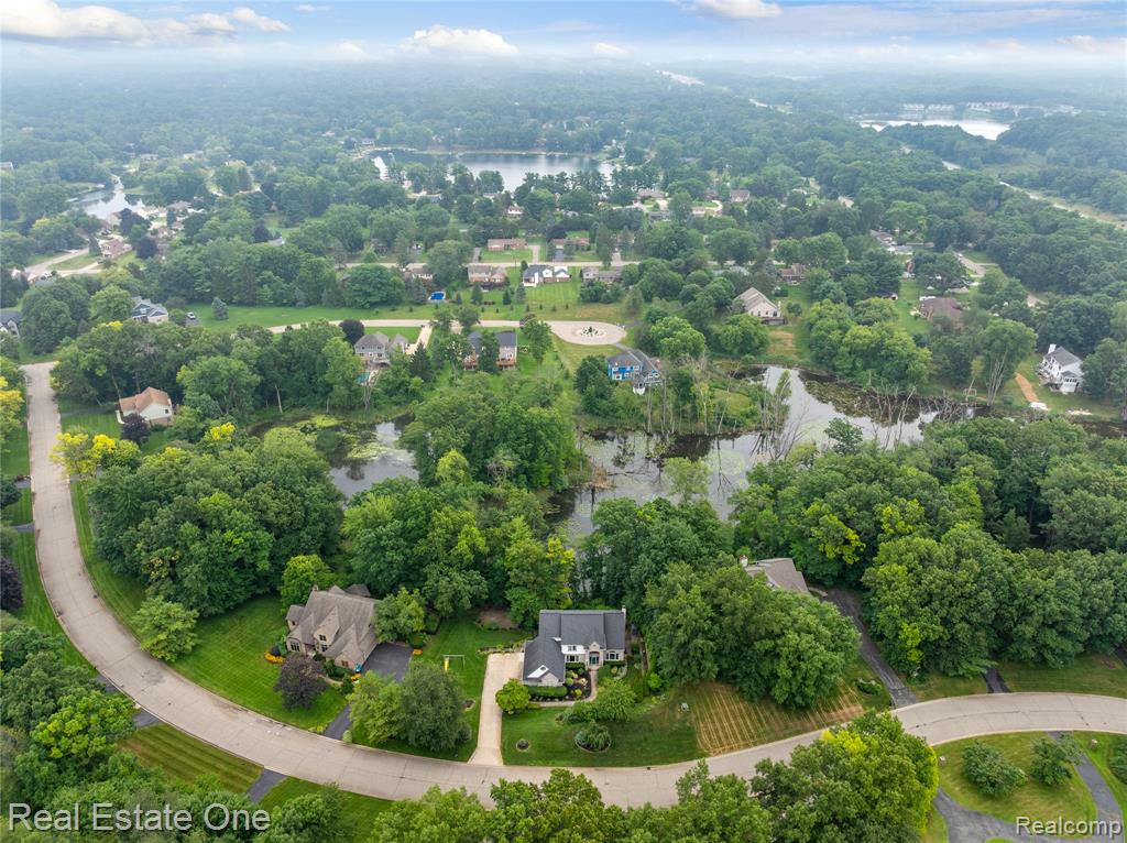 5471 Parkside Drive, Brighton, MI 48114 — Photo 39