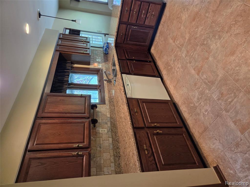 4305 N Hickory Ridge Road, Highland, MI — Photo 9