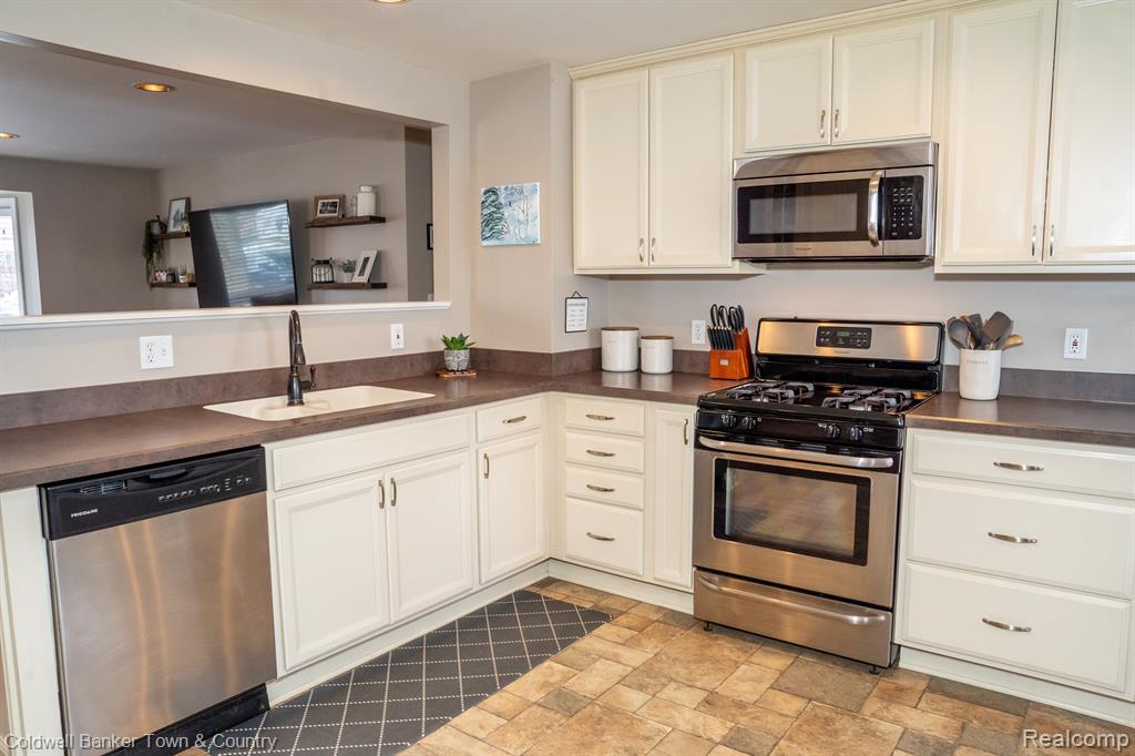 5735 Fowlerville Road, Fowlerville, MI 48836 — Photo 16