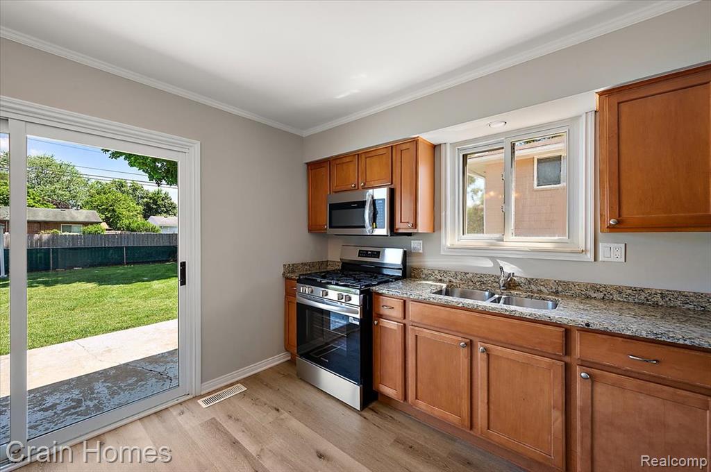 39648 Parklawn Drive, Sterling Heights, MI 48313 — Photo 22