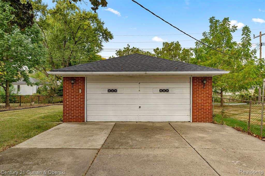6701 ROSEMARY Street, Dearborn Heights, MI 48127 — Photo 27