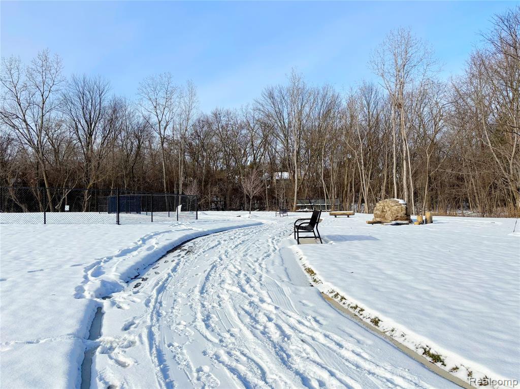 4861 Parkside Lane, Troy, MI 48085 — Photo 34