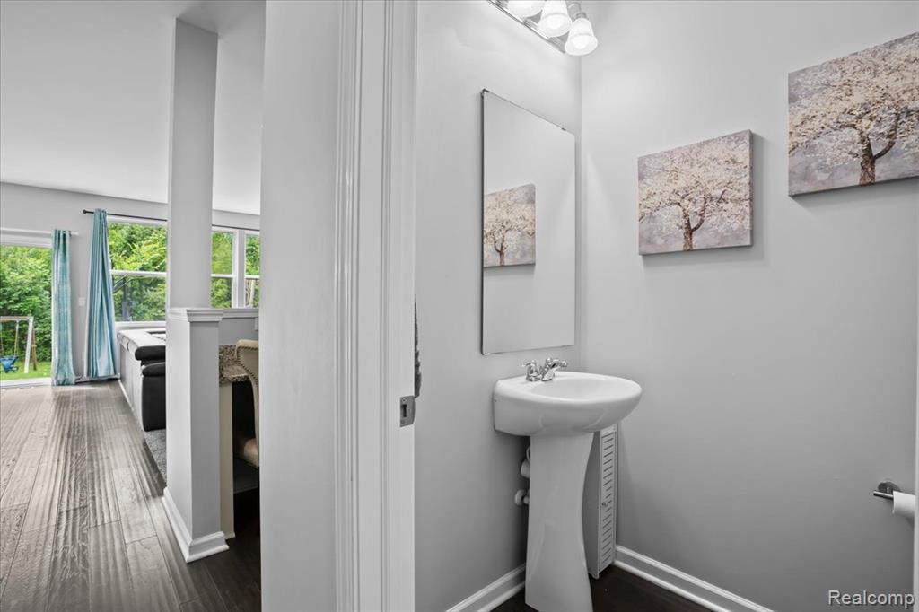 49645 Hartwick Drive, Novi, MI — Photo 18