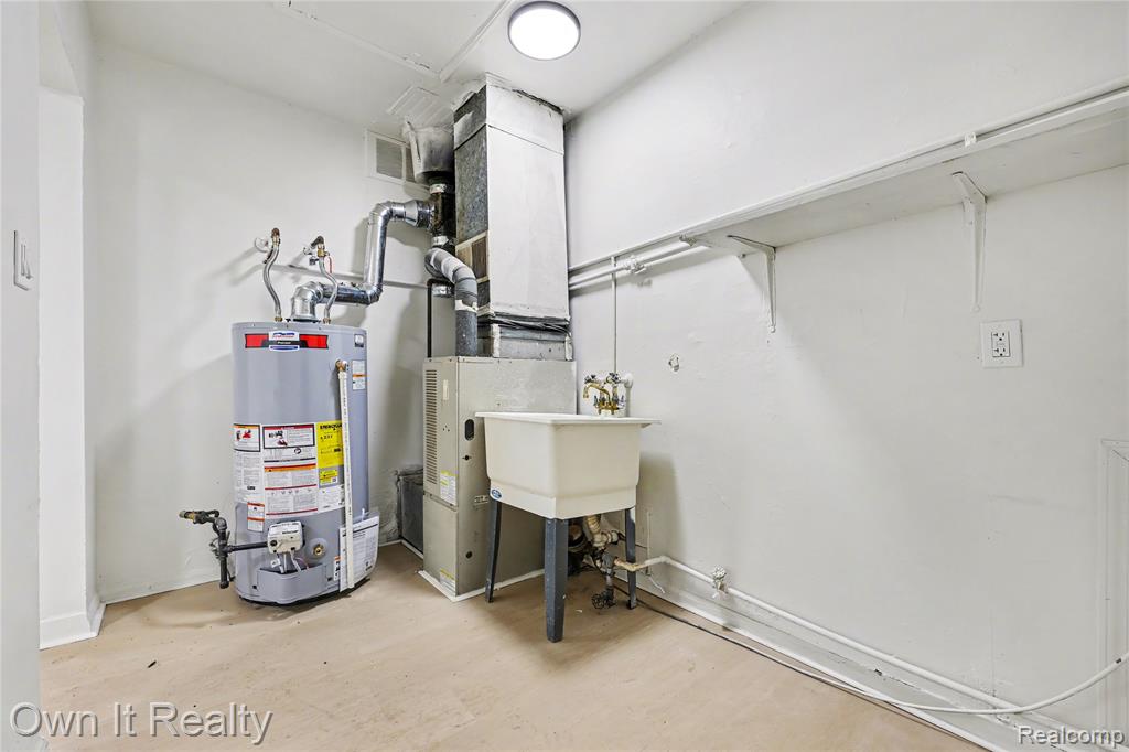 10821 Albany Street, Oak Park, MI, 48237