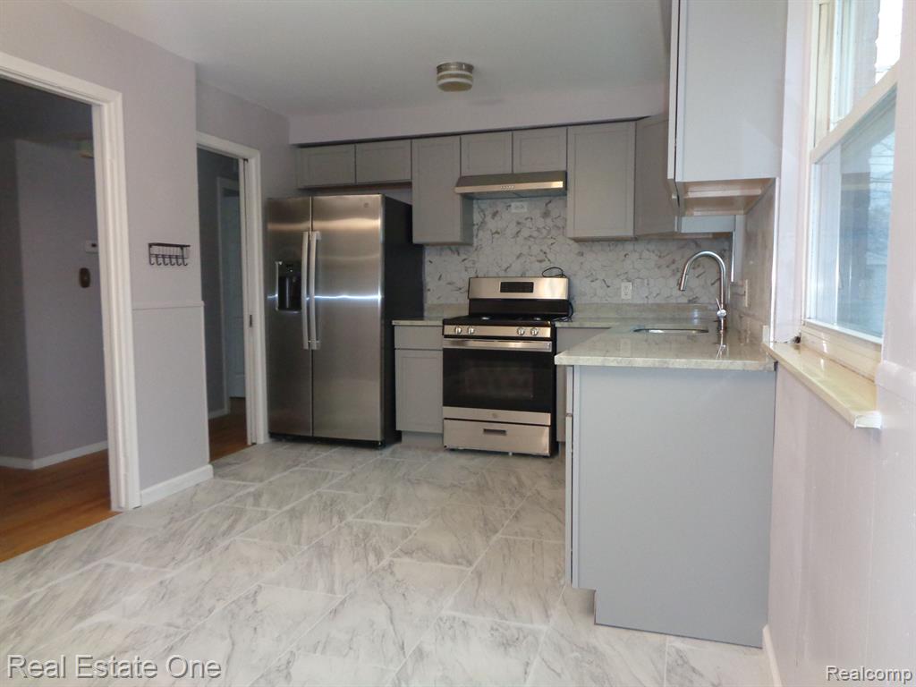 6446 CENTRALIA Street, Dearborn Heights, MI 48127 — Photo 8