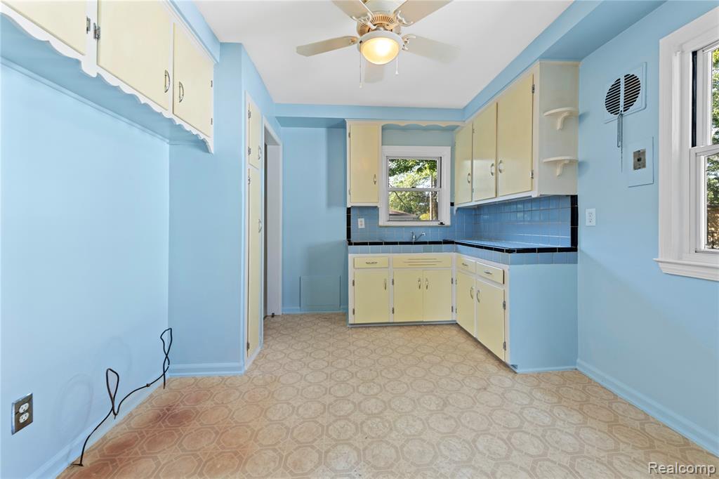 627 Symes Avenue, Royal Oak, MI 48067 — Photo 14
