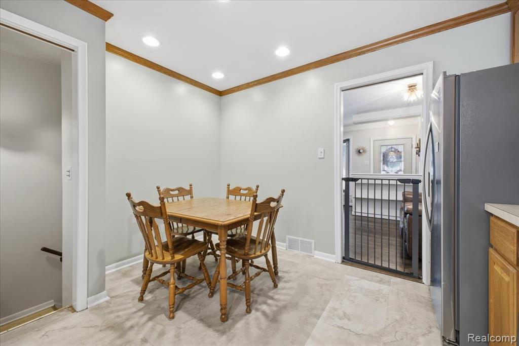 523 Tilmor Drive, Waterford, MI 48328 — Photo 20
