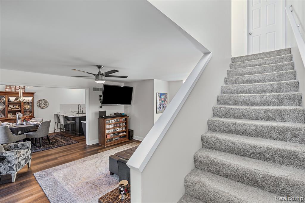 6048 Pine Cone Drive, Grand Blanc, MI 48439 — Photo 12