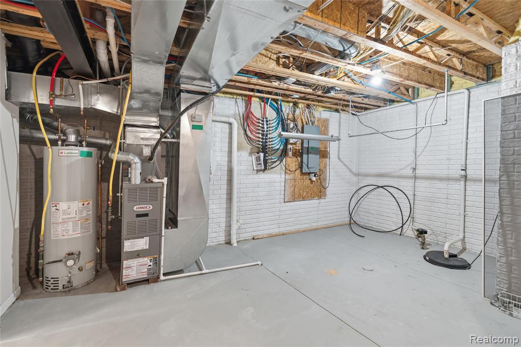 1130 Creekside Court, Burton, MI 48509 — Photo 23