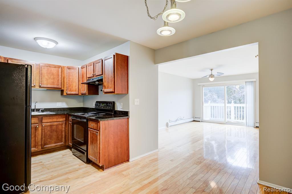 2445 TORQUAY Avenue, 203, Royal Oak, MI 48073 — Photo 9