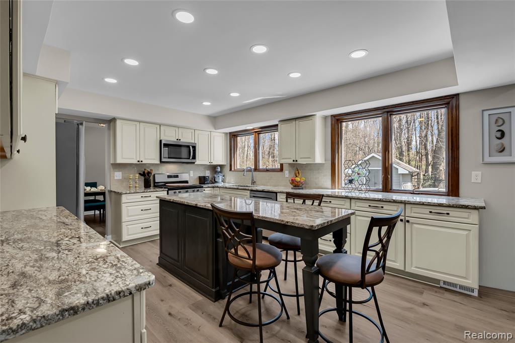 9447 Continental Drive, Taylor, MI 48180 — Photo 15