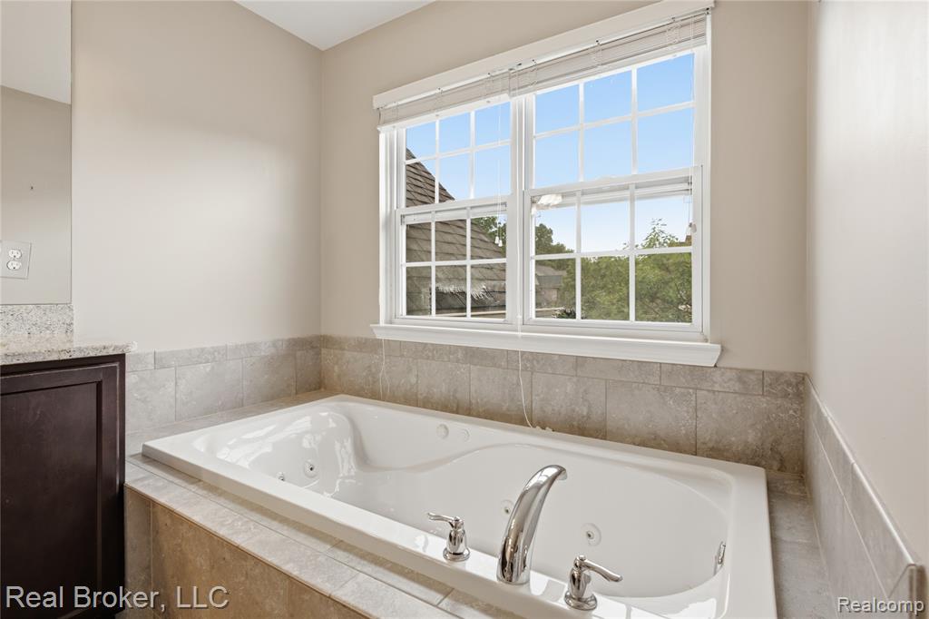 26978 Maxwell Court, Novi, MI — Photo 21