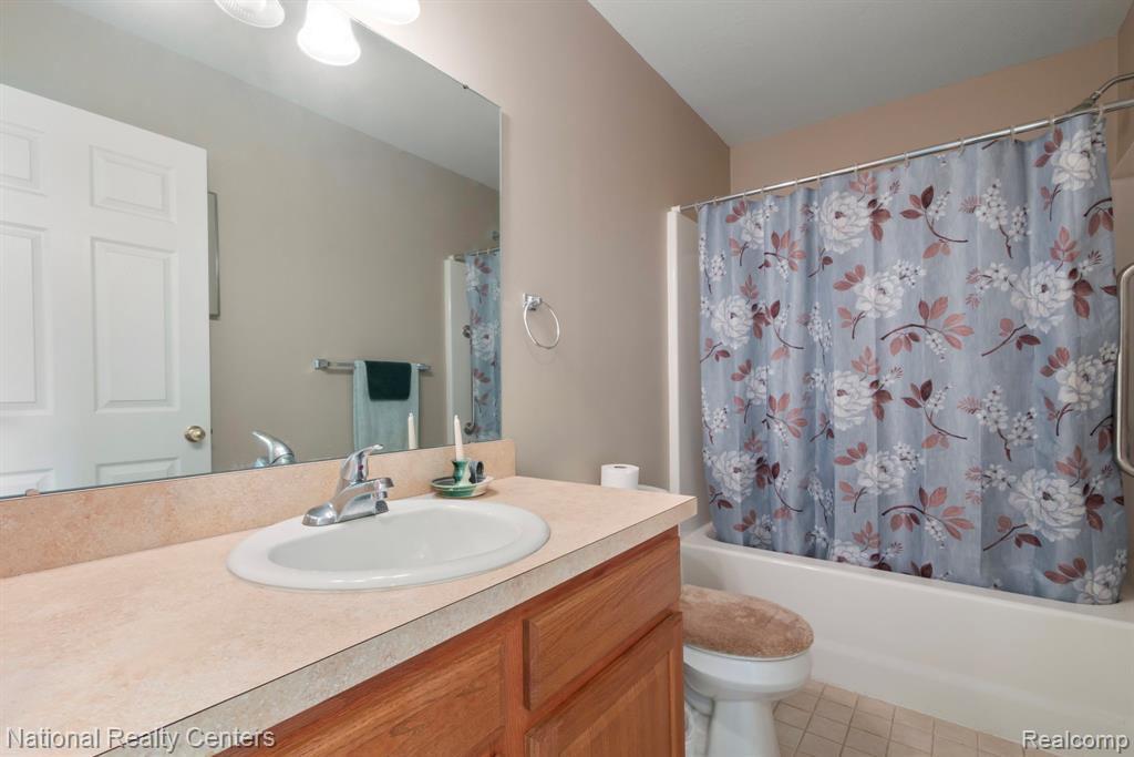 7221 Hawthorne Circle, Goodrich Vlg, MI — Photo 20