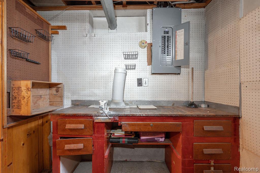 6585 Dolphin Street, Dearborn Heights, MI 48127 — Photo 40