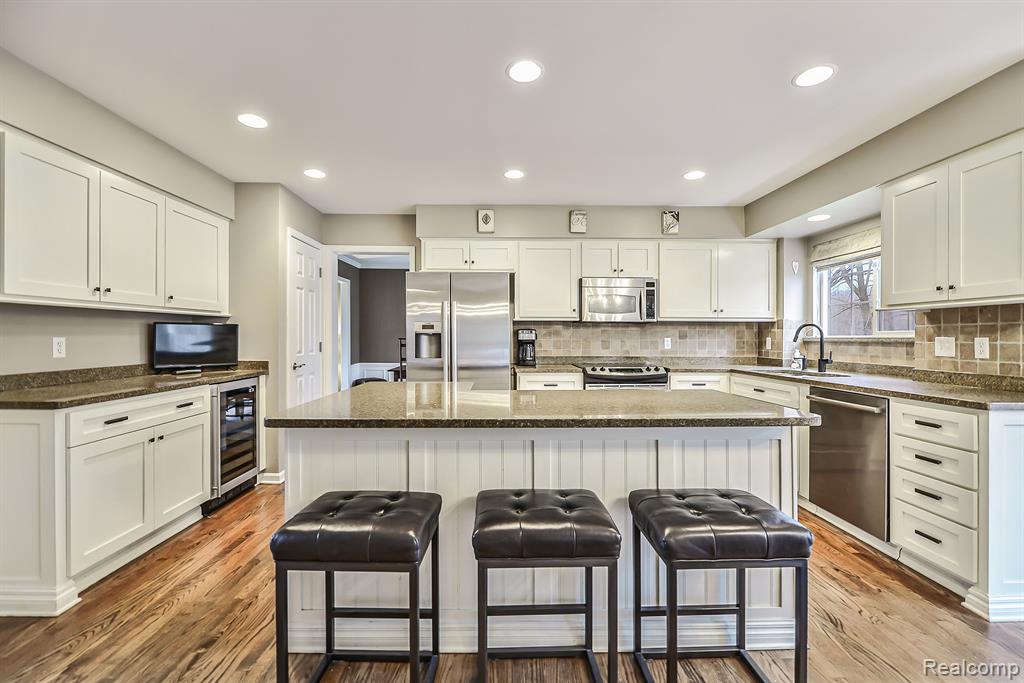843 WESTHILLS Drive, South Lyon, MI 48178 — Photo 7