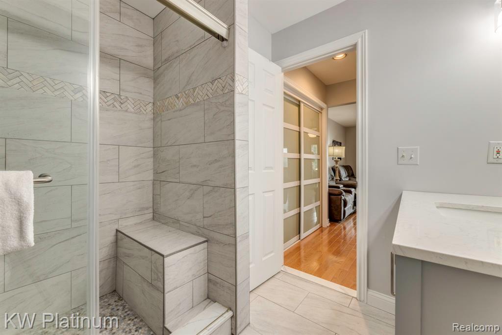 819 E Pointe, Port Huron, MI 48060 — Photo 22