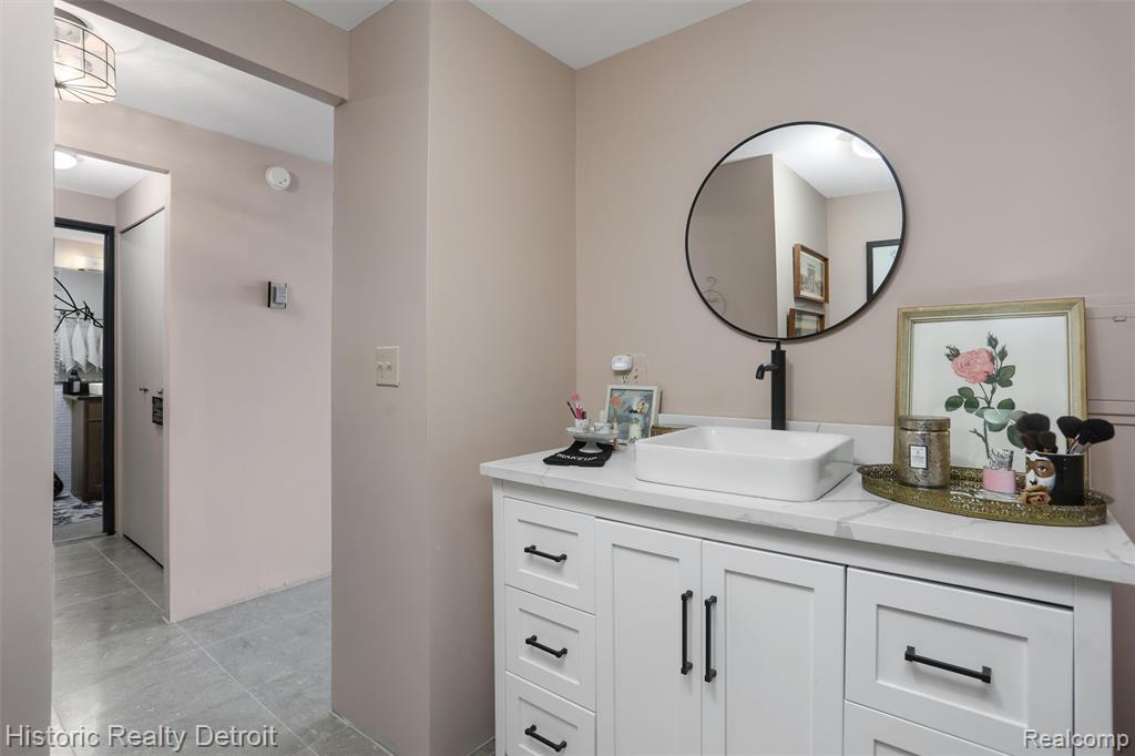 1300 E Lafayette Street, 2211, Detroit, MI 48207 — Photo 19