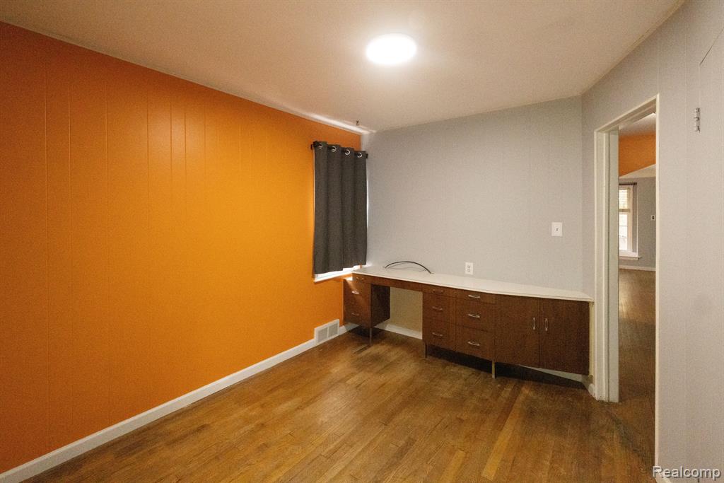395 W CHESTERFIELD Street, Ferndale, MI 48220 — Photo 13