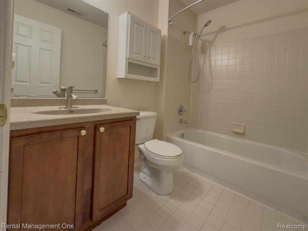 44327 LAKEPOINTE Drive, Sterling Heights, MI 48313 — Photo 23