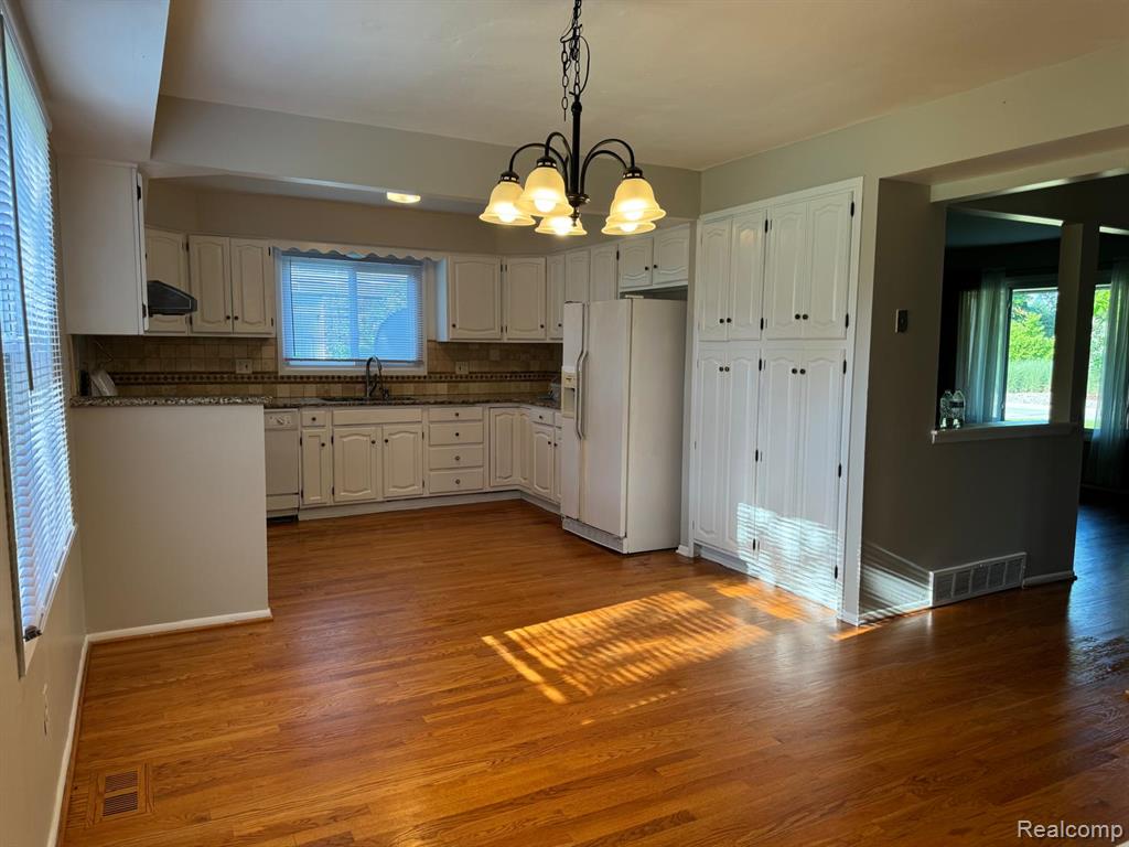 5028 Abington Drive, Troy, MI 48085 — Photo 8