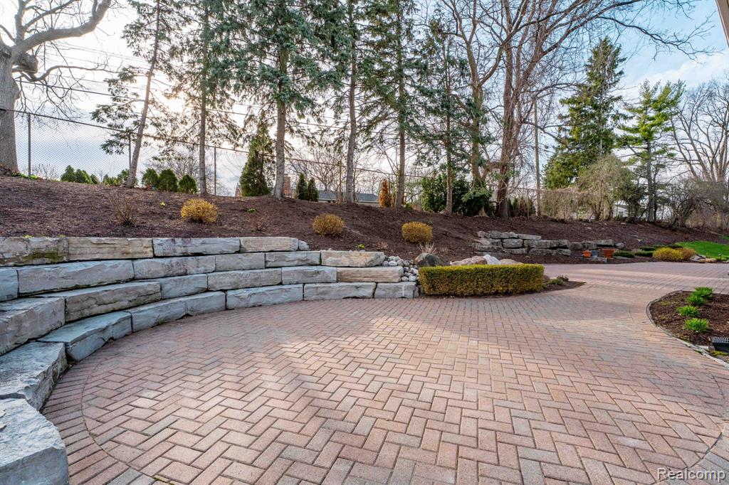 2562 Sequoia Court, Bloomfield, MI 48304 — Photo 47