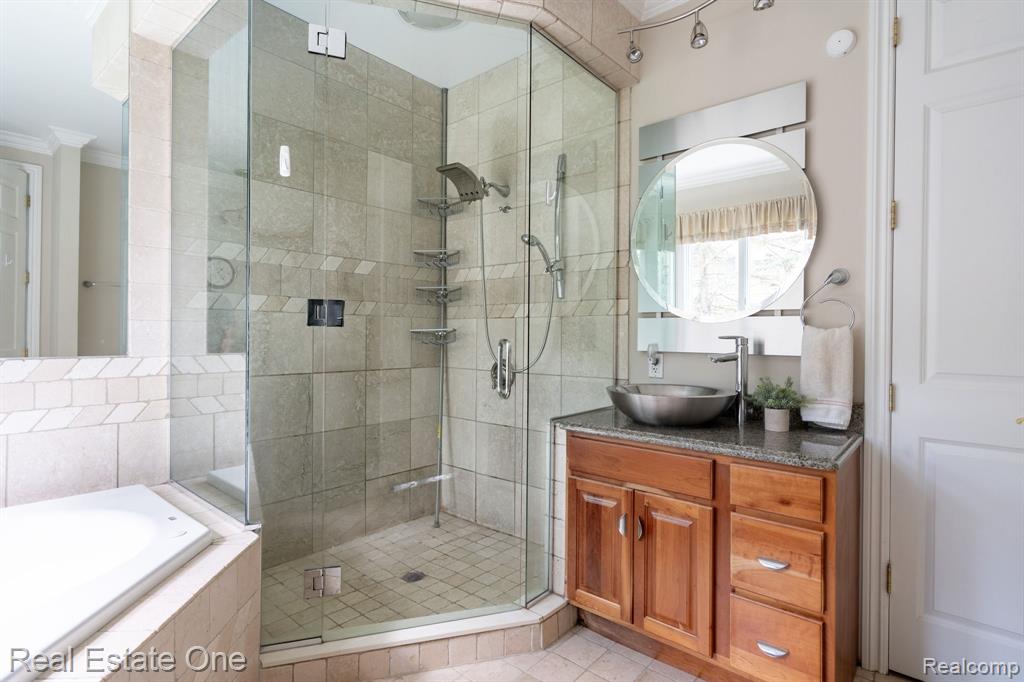 6120 EVANSWOOD Road, Troy, MI, 48085