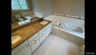 7411 MEADOWCREST, Orchard Lake Village, MI 48324 — Photo 15