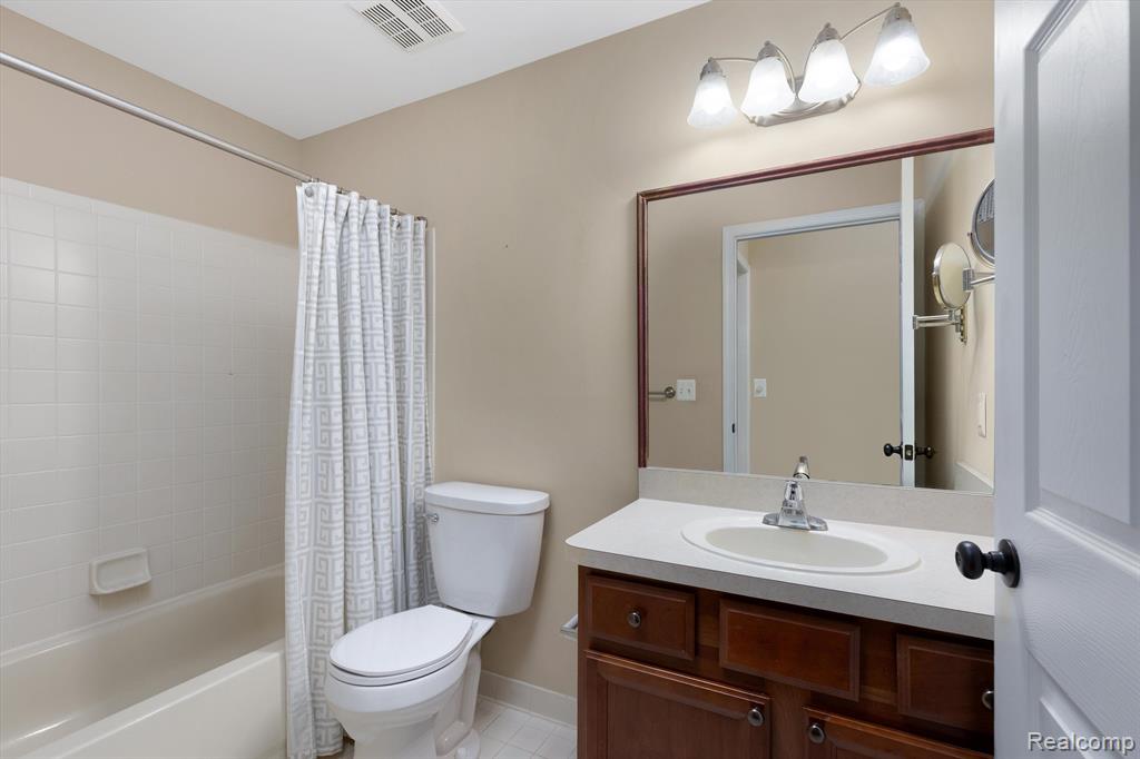 44264 PRINCETON Drive, Clinton Twp, MI 48038 — Photo 8