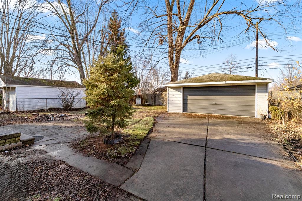 9319 Merriman Road, Livonia, MI 48150 — Photo 31