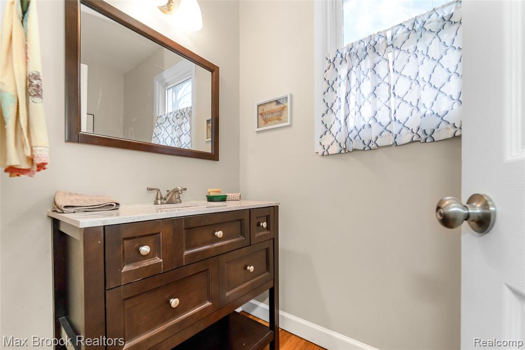 7118 Cathedral Drive, Bloomfield Hills, MI 48301 — Photo 22