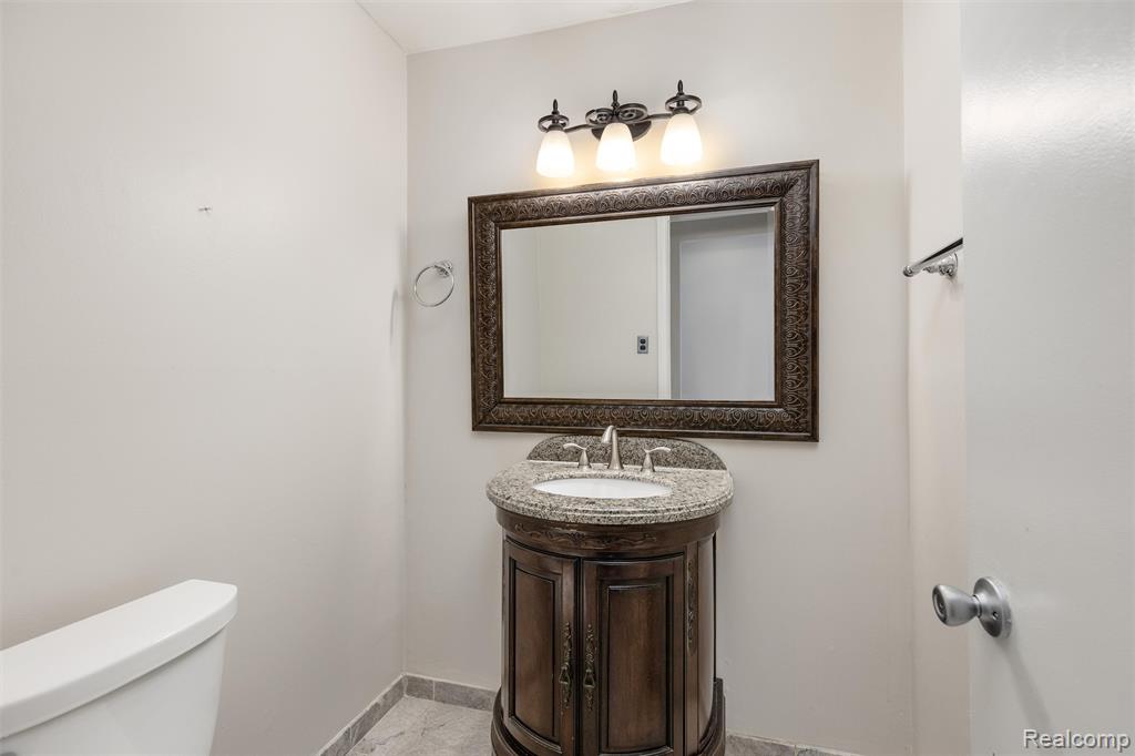 2505 Rambling Way, Bloomfield Hills, MI 48302 — Photo 19