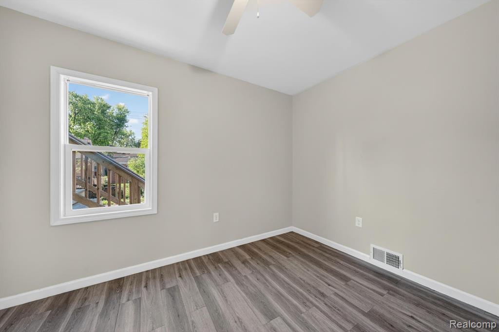 453 MANATEE Avenue, Hazel Park, MI 48030 — Photo 9