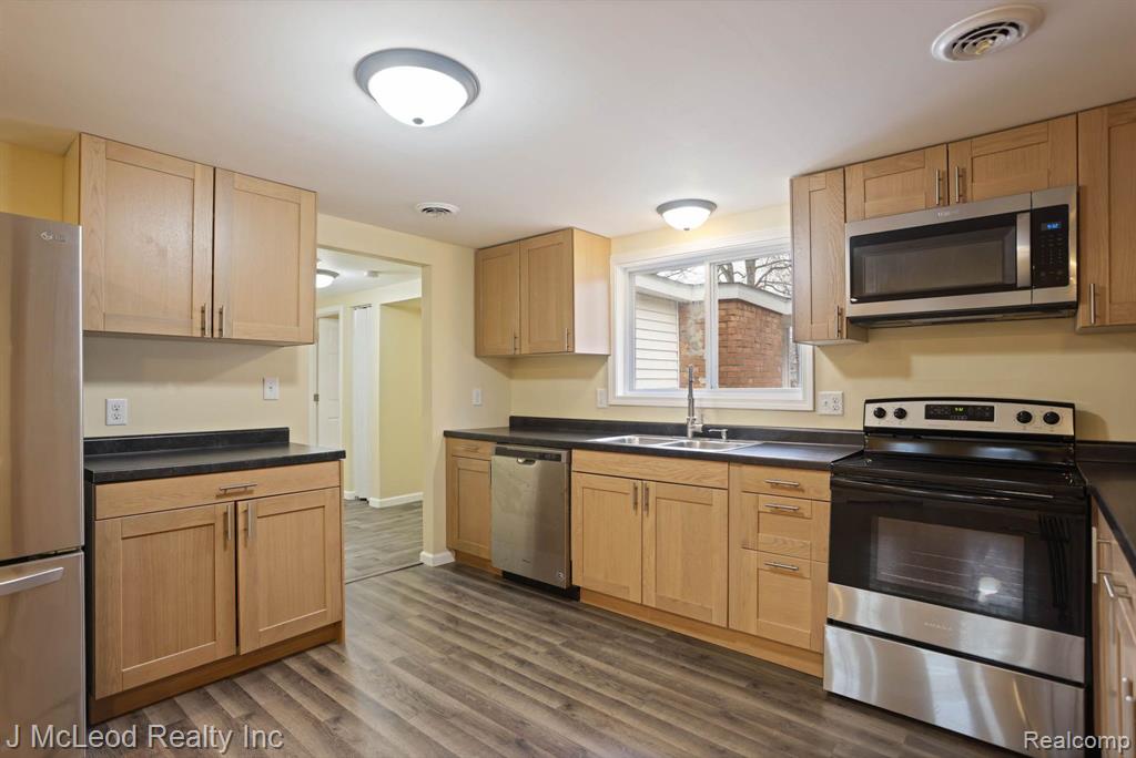 215 ARROWHEAD Drive, Prudenville, MI 48651 — Photo 13