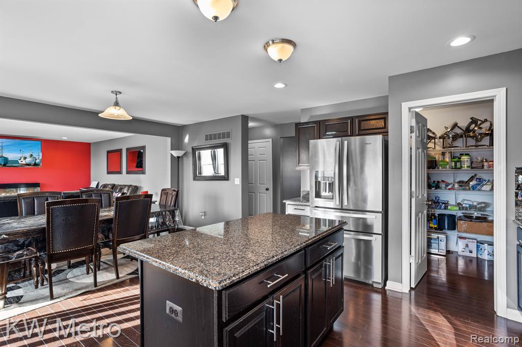 7966 Hallie Drive, Ypsilanti, MI 48198 — Photo 10