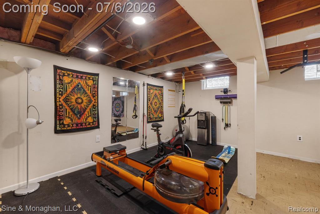 977 ROSLYN Road, Grosse Pointe Woods, MI 48236 — Photo 29