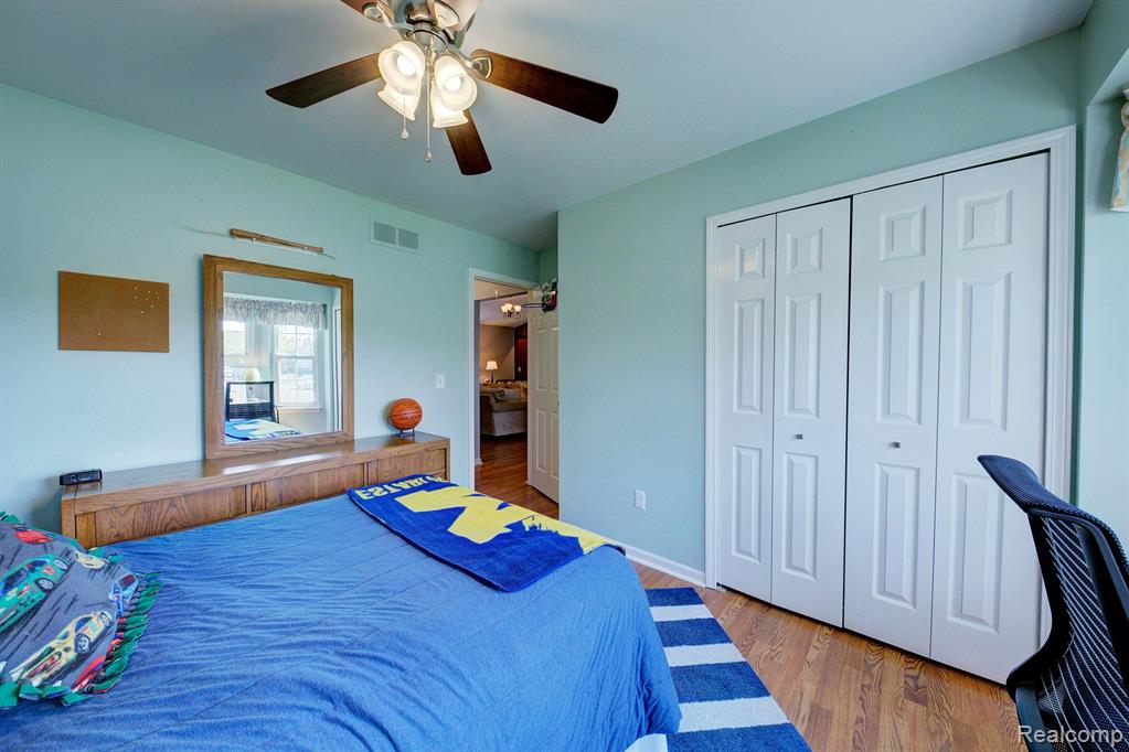 42582 WOODBRIDGE Drive, Canton, MI 48188 — Photo 19