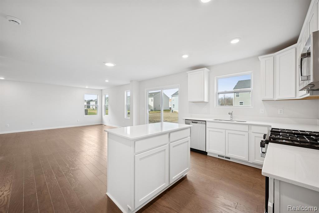54823 Heron Circle, New Baltimore, MI 48047 — Photo 6