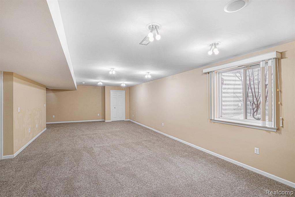 4075 MEADOW WALK Boulevard, Grand Blanc, MI 48439 — Photo 21