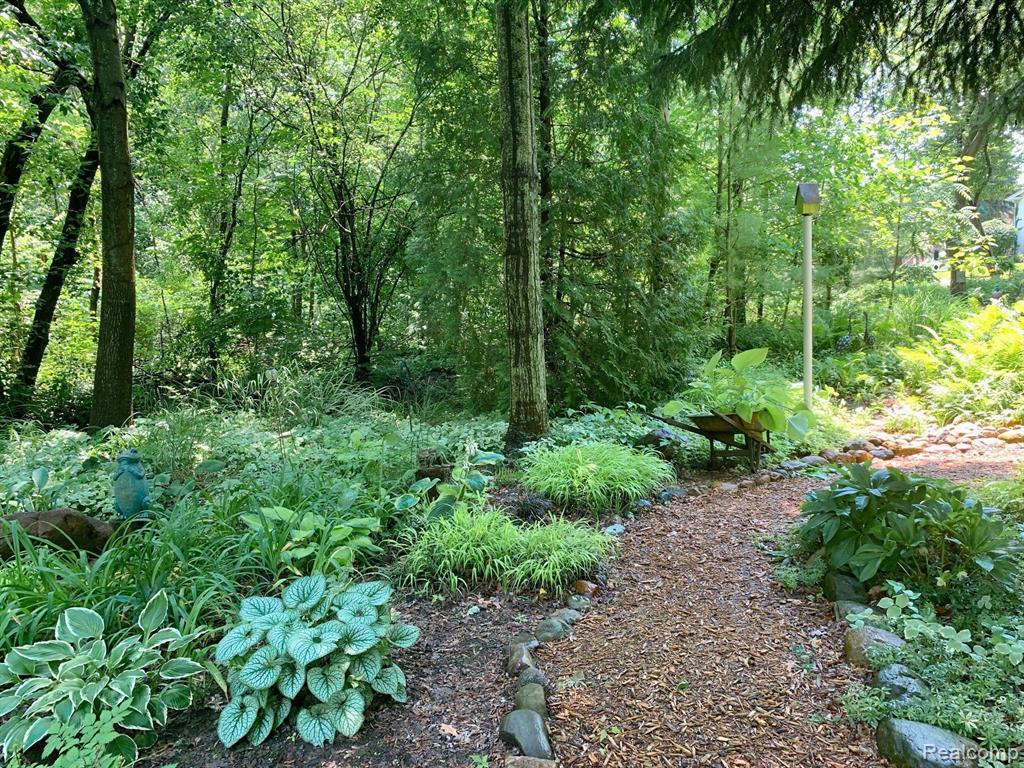 39516 ROCKCREST Lane, Northville, MI 48168 — Photo 37