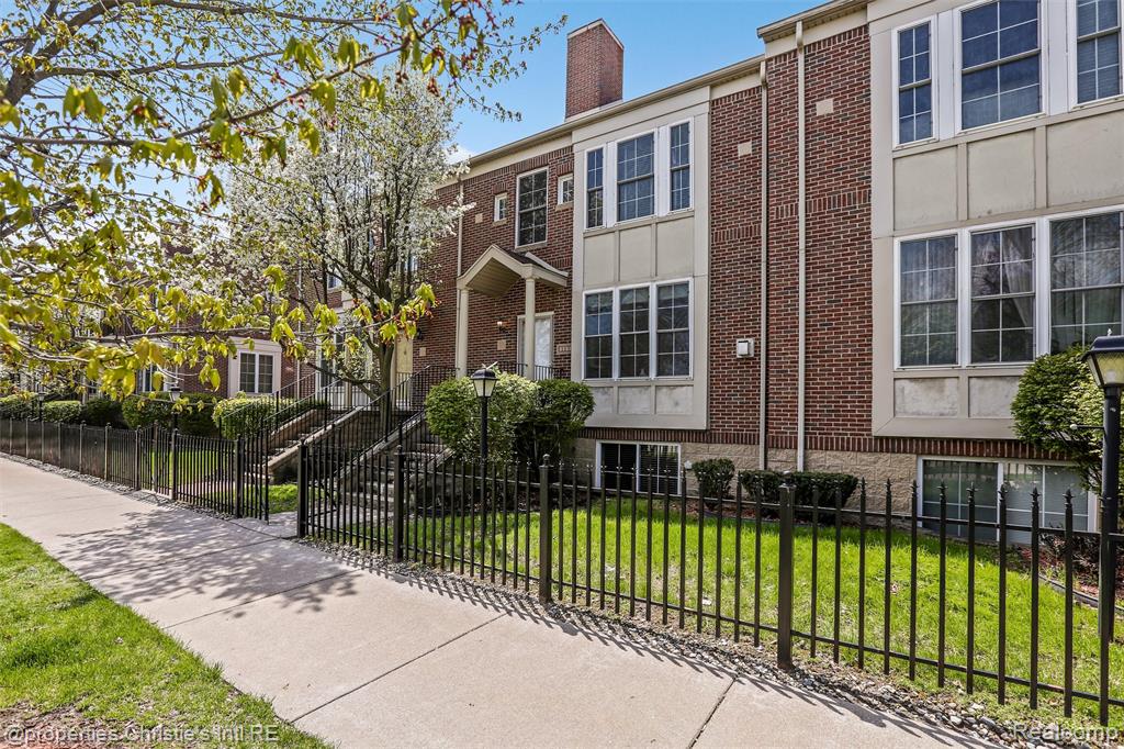 1757 TOWNSEND Street, Detroit, MI 48214 — Photo 6