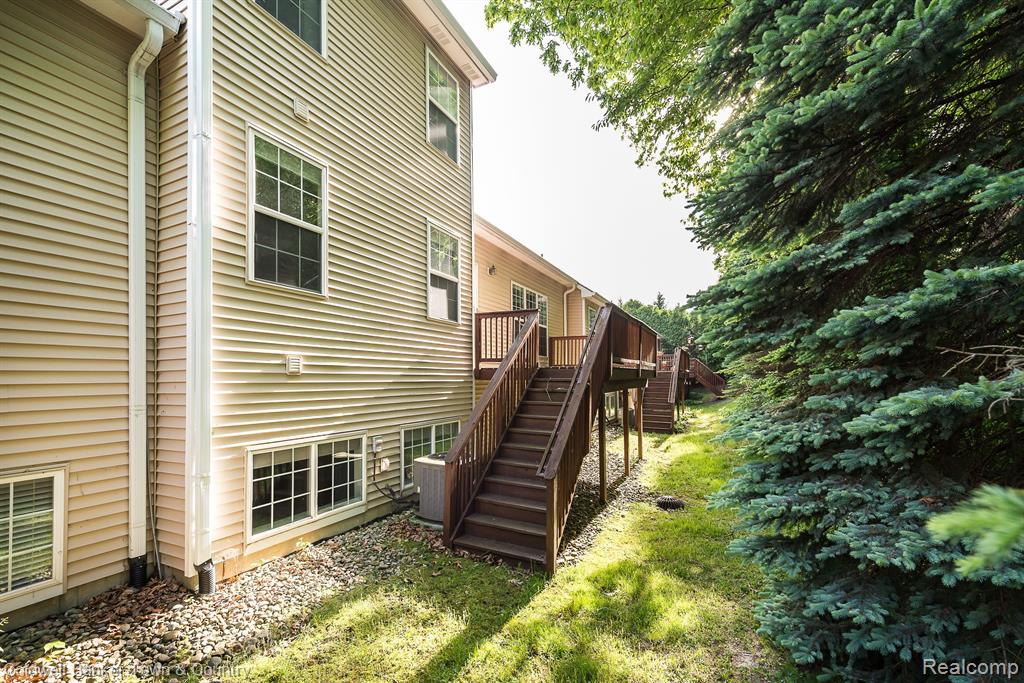 6711 CORTLAND Avenue, Brighton, MI 48114 — Photo 34