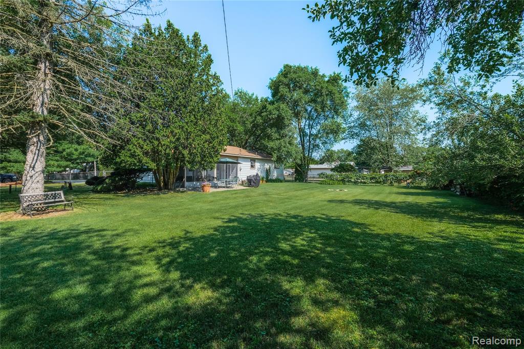 9175 Bernice Drive, Pinckney, MI 48169 — Photo 22